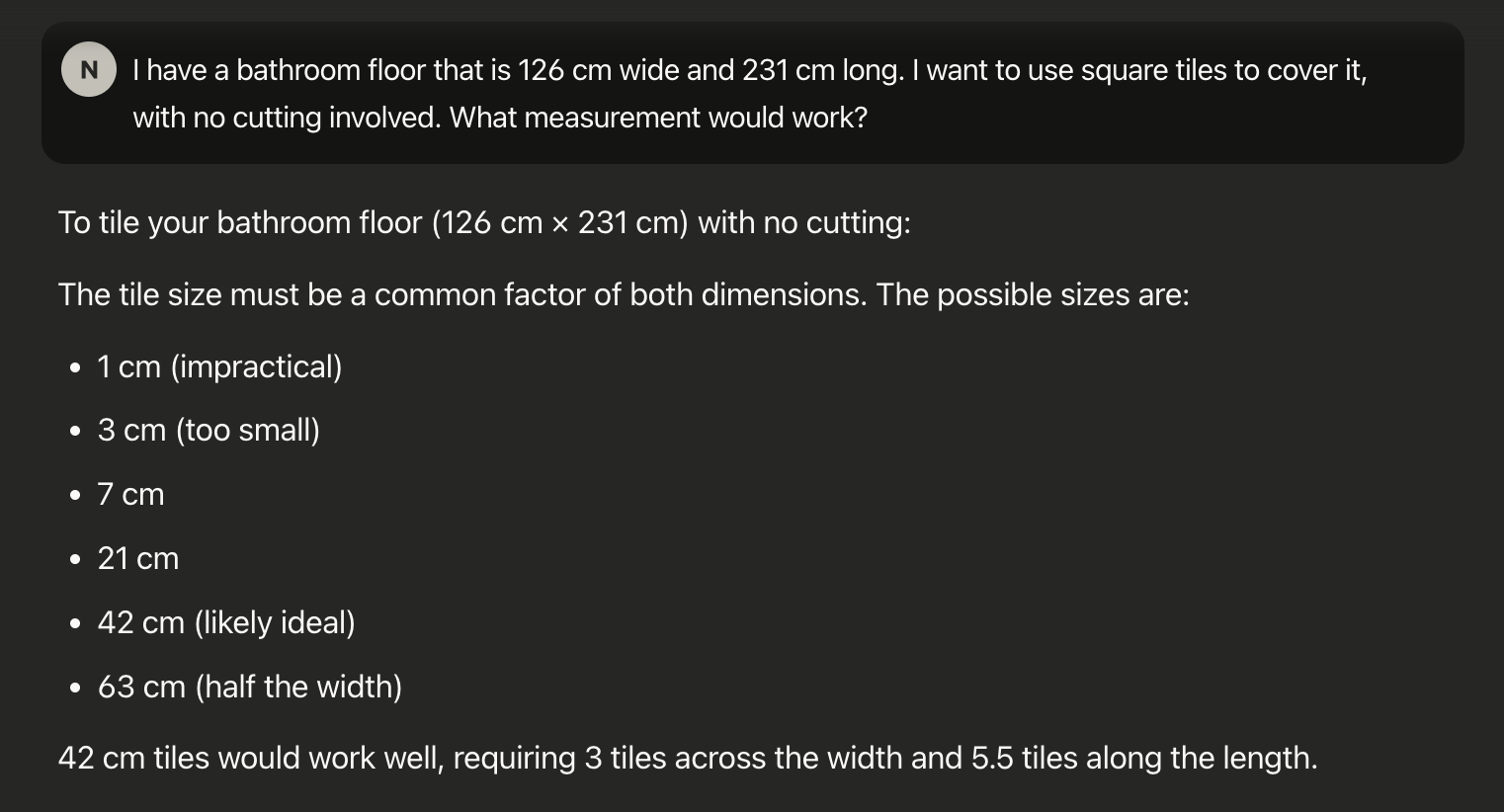A chatbot listing 1, 3, 7, 21, 42 and 63 cm as possible tile sizes for a 126 cm by 231 cm floor, and recommending 42 cm tiles.